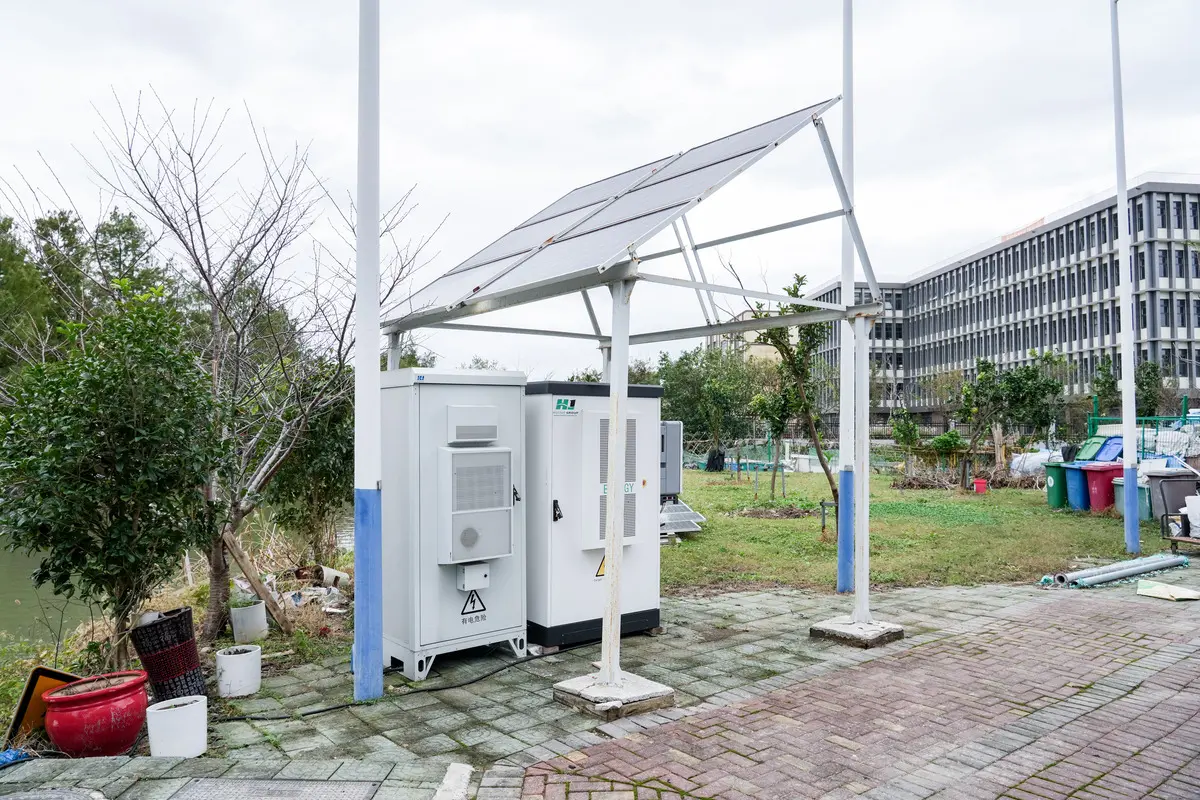 Solar Portable Alternative Communications Energy System